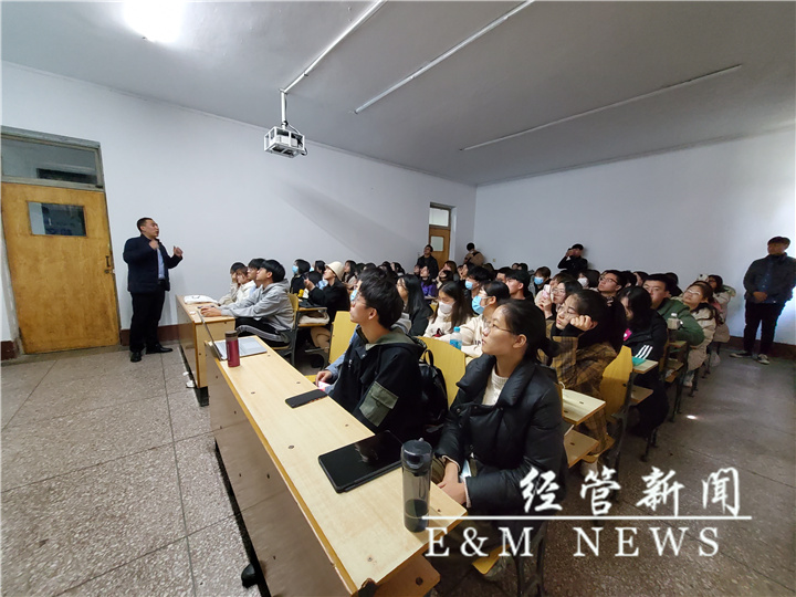 讲座现场2.jpg