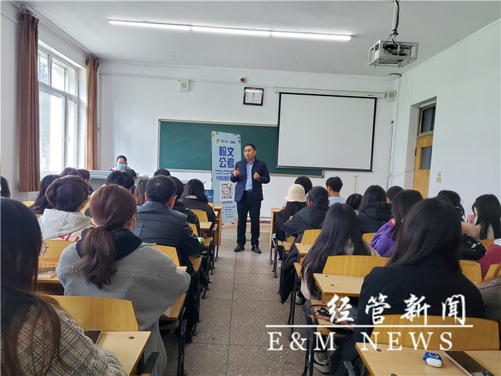 讲座现场3.jpg