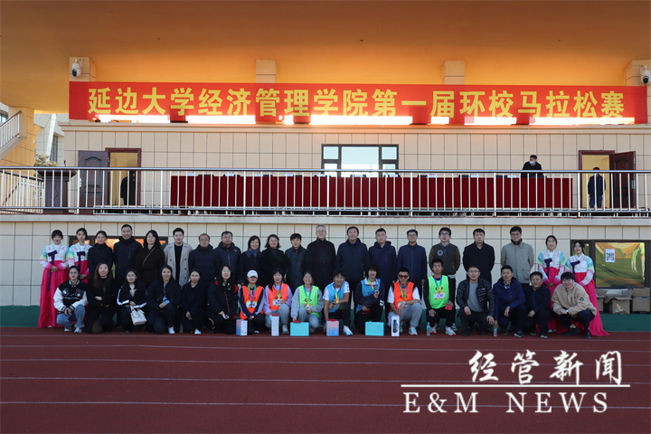 获奖选手与领导老师合影留念.JPG