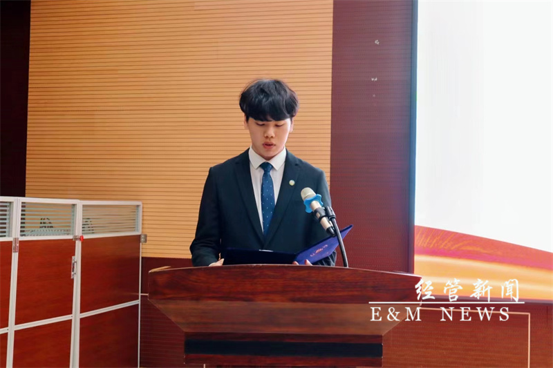 学生会代表朴世宇宣读倡议书.jpg